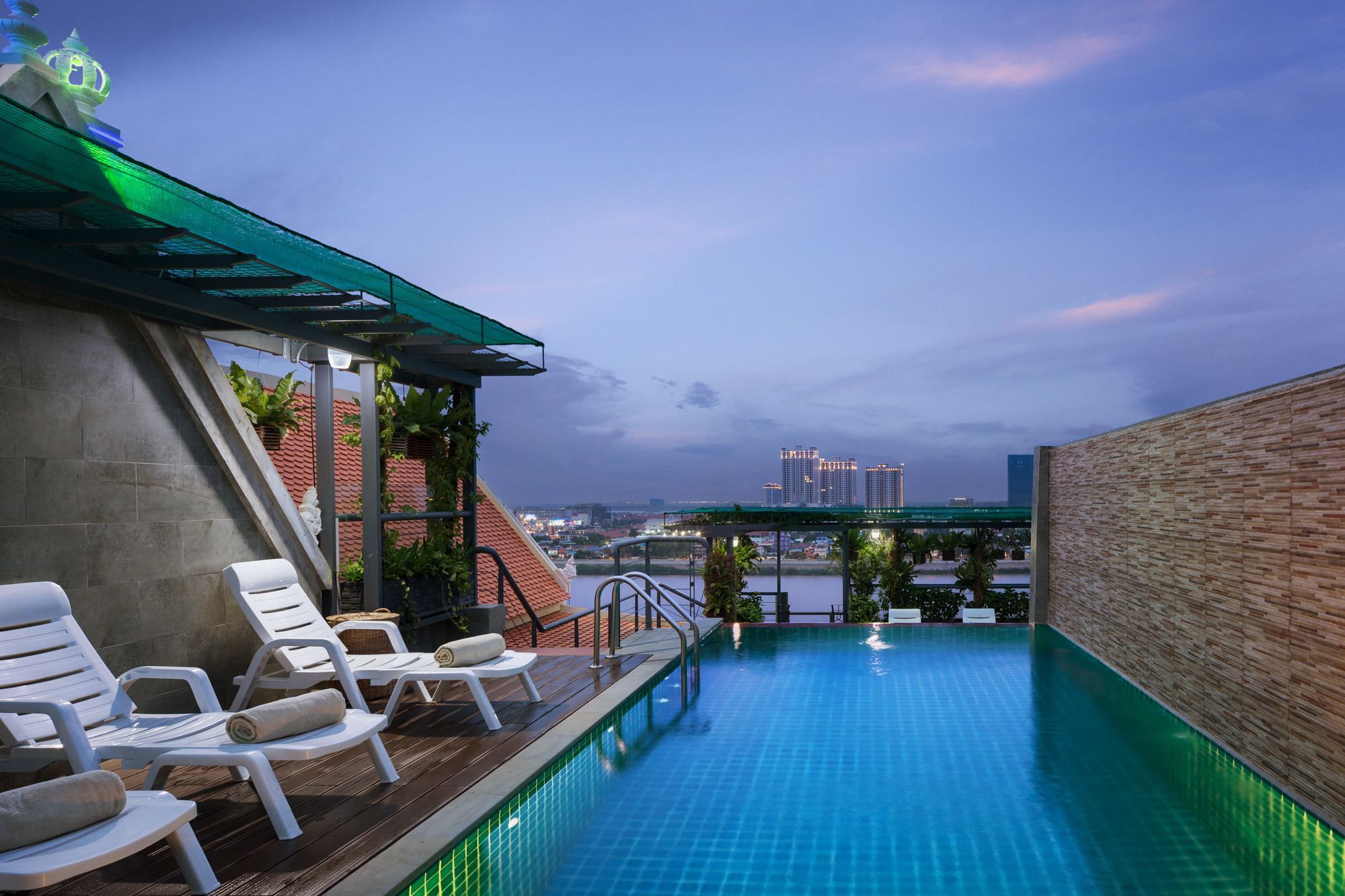 Lcs Hotel & Apartment Phnom Penh Exterior photo
